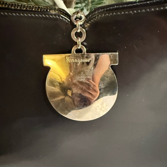 Salvatore Ferragamo Black Shoulder Bag with Minimalist Design - Picture 2 of 5